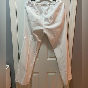 White scrub bottoms. Elastic waist with pull string. Very comfortable.